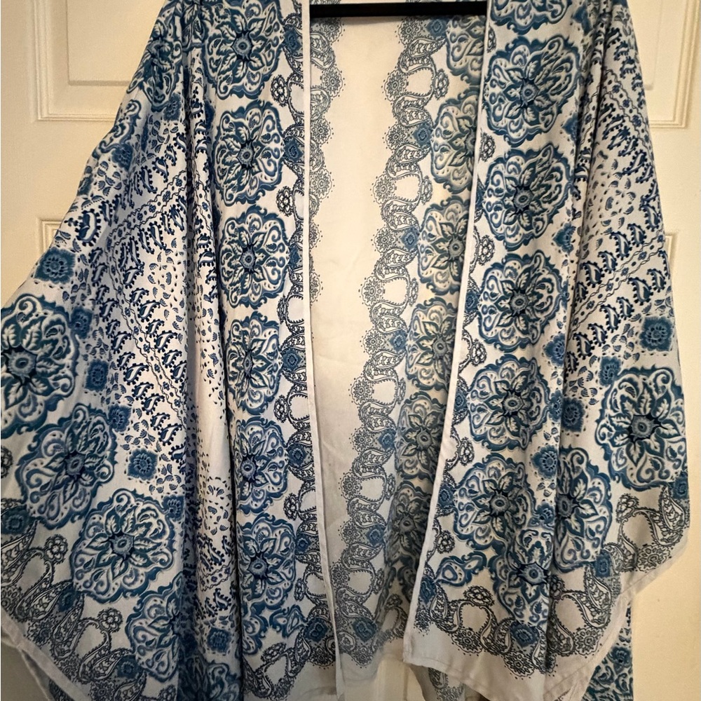 Japna Navy and White Floral Kimono